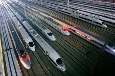 Mens Kina bygger ny lyntogstrekning med maks hastighet på 330 km/t bygges norske jernbanestrekninger med makshastigheter på mellom 200 og 250 km/t.