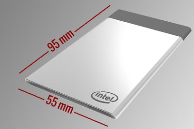 Intel Compute Card er bare litt større enn et kredittkort.