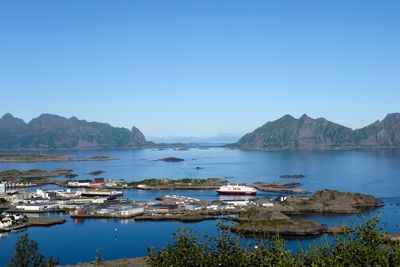 Svolvær  20160720.
Utsikt over Svolvær i Lofoten. Hurtigruta legger til kai.
Foto: Marianne Løvland / NTB scanpix