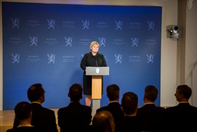 Statsminister Erna Solberg har invitert IT-bransjen til regjeringens representasjonsanlegg for å diskutere hvordan Norge skal ruste opp digitalt i årene som kommer.