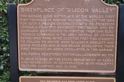 Plaketten: Bekreftelsen på at HPs garasje er selve fødestedet for det vi siden 70-tallet har kalt Silicon Valley