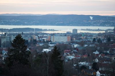 Nå skal Oslos innbyggere få mer robuste digitale systemer de kan forholde seg til. Det vil gjøre mange av tjenestene bedre. Her er Oslo sentrum sett fra Havnabakken på Nordberg tidligere i år.