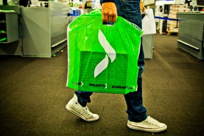 Nå vil Elkjøp, Lefdal og Power kunne selge Telenor Swap. Samtidig dropper Telenor salget av telefoner med tradisjonelle bindingsavtaler.