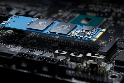 Slik ser Intels Optane-SSD med M.2-sokkel ut. Nå planlegges også Optane-baserte DIMM-moduler.