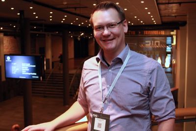 Oddvar Moe har oppdaget en ny måte som Windows-skadevare kan utnytte til å være aktiv også etter at brukeren har startet Windows 10 på nytt. Her er han fotografert under NIC 2017-konferansen, hvor han holdt et foredrag.