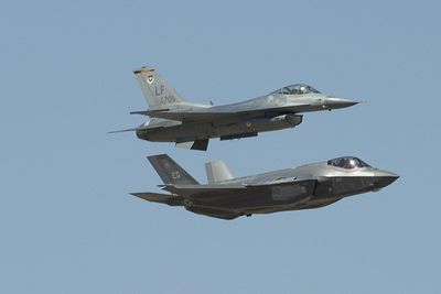 Flere av møtene på årets første Red Flag har vært mellom F-35 og F-16.