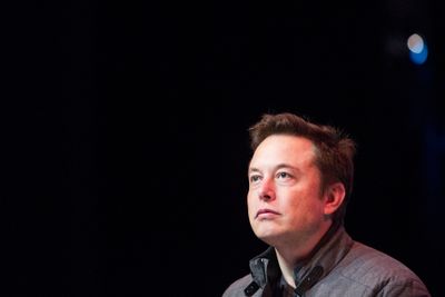 Gründer og toppsjef Elon Musk i Tesla på besøk i Oslo. Med selskapet Neuralink vifter Musk opp en rekke spørsmål. Digi.no har søkt svar hos to filosofer og en AI-ekspert. Foto: Tore Meek / NTB scanpix