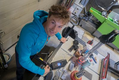Skikyndig I: Felix Breitschädel er fagansvarlig for utstyr og teknologi hos Olympiatoppen. Han har doktorgrad i friksjon mellom ski og snø og er også forsker ved NTNU.