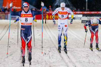 Ruka, Finland 20161126.
Pål Golberg (8) vinner foran svenske Calle Halfvarsson  (9) og Johannes Høsflot Klæbo (th) i lørdagens sprintfinale i verdenscupåpning i Ruka.
Foto: Terje Bendiksby / NTB scanpix