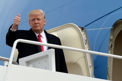 Signalene fra USAs president Donald Trump har satt de amerikanske skyleverandørene i en vanskelig situasjon, mener kronikkforfatterne.