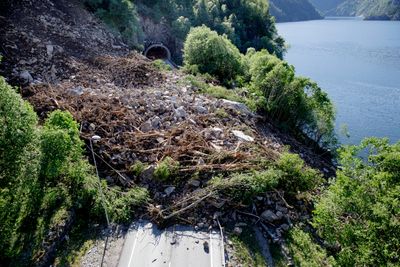 Fra raset ras som gikk over E16 ved Hyvingstunnelen i Voss kommune i juni i fjor.