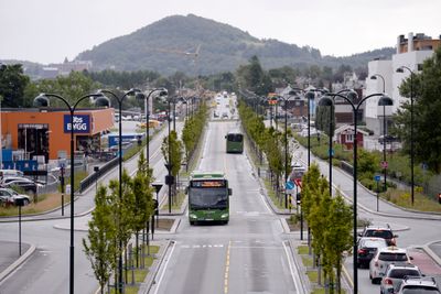 Bussvegen på Nord-Jæren blir stadig dyrere. Her fra den ferdigstilte etappen med midtstilte bussfelt i Marieroveien (Fv. 44).