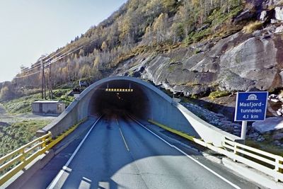 Masfjordtunnelen ble åpnet i desember 1995. Siden har kravene til tunnelutrusnig blitt betydelig skjerpet. De som vil oppgradere tunnelen, må gi anbud innen 2. juni.
