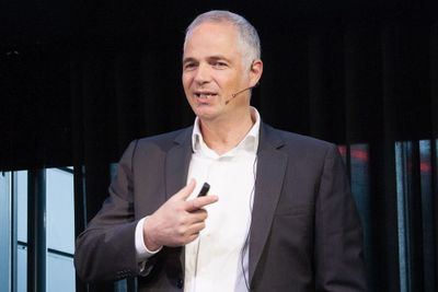 Danske Brian Frederiksen jobber med IBM Watson Health og mener Norden har gode forutsetninger for å kunne lede an innen utvikling av kunstig intelligens. Men da helst som et hele, fordi det trengs store datamengder. Da blir fem millioner mennesker et tynt datagrunnlag.
