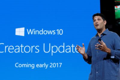 Terry Myerson, sjef for Microsofts Windows and Devices Group, under en tale på Manhattan i oktober 2016, hvor han fortalte om den kommende oppdateringen av Windows 10.