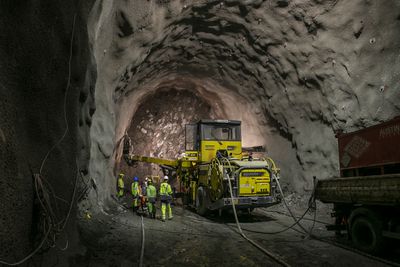 I slutten av april reiser 20 norske tunneleksperter til Kina for å lære bort den norske metoden for bygging av tunnel og bergrom. På bildet vises drivingen av Follobanetunnelen ved Oslo sentralbanestasjon. 