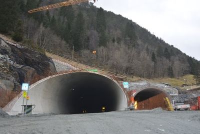 Fra den søndre tunnelåpningen på Skogafjellstunnelen i Os kommune.