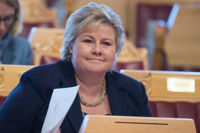 Statsminister Erna Solberg (H) i Stortinget der hun svarer på en interpellasjon fra Jonas Gahr Støre om oppfølging av Gjørv-kommisjonens anbefalinger.