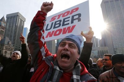 I desember 2015 protesterte Torontos taxi-sjåfører mot at byen besluttet å legalisere tjenester som Uber. Toronto ligger rundt åtte mil sør for Innisfil, som nå har inngått kollektivtransport-avtale med Uber.