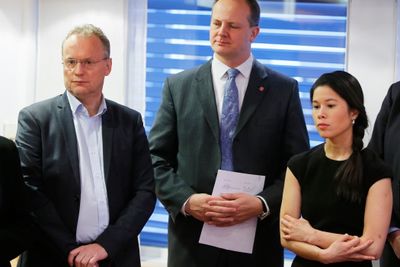 Fra signeringen av bymiljøavtale for Oslo og Akershus.Byrådsleder Raymond Johansen (t.v.), samferdselsminister Ketil Solvik-Olsen og Lan Marie Nguyen Berg under