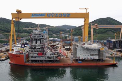 Brorparten av Statoils Mariner-moduler har blitt bygget hos DSME i Sør-Korea. Her gjøres modulene klar for avreise.