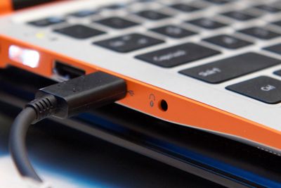 Thunderbolt 3 benytter USB Type-C-kontakten.