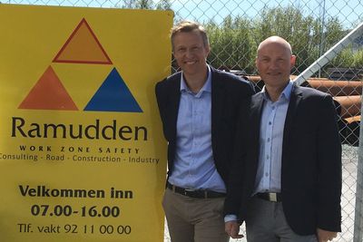 Adm.dir. Jon Ola Stokke (t.v.) og regionsjef Svein Kolstad i Ramudden.