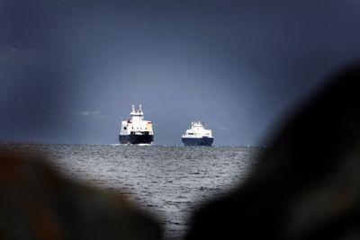 Ferjene Fosen (t.h.) og Trondheim på forbindelse Flakk-Rørvik i Trondheim.