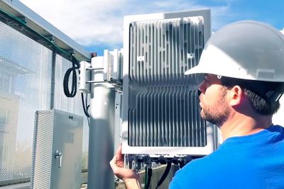 Nokia er allerede langt fremme på testing av 5G. Her ved en av selskapets nye basestasjoner.