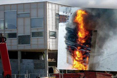 Mæla skole i Skien ble bygget med brennbar isolasjon. Gjennombrenningstiden var 35 sekunder under et amatørforsøk med fasadematerialet.