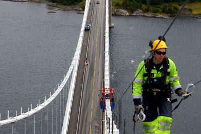 Lærling Steingrim Livgård Yttri jobbet i 2008 i en uke på Gjemnessundet bru.