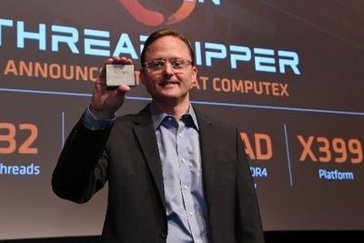 Jim Anderson i AMD viser frem AMD Ryzen Threadripper under Computex i Taipei i sommer.