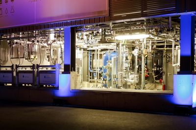 Sunfire har allerede et demonstrasjonsanlegg for å lage drivstoff av CO2 og vann i Dresden. Nå vil de lage det de mener blir verdens første kraft-til-drivstoff-anlegg på Herøya.