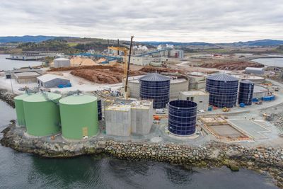 Flere slike anlegg: Biokraft AS sitt anlegg på Skogn i Trøndelag er et av rundt 40 biogassanlegg i Norge. Anlegget settes i drift i disse dager. Bransjen mener det er rom for å bygge nesten dobbelt så mange slike anlegg de neste ti årene.