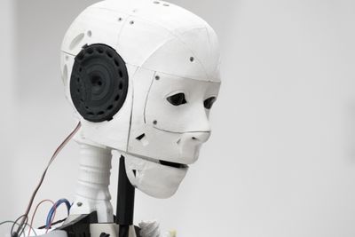 Roboter og kunstig intelligens overtar stadig flere av menneskenes arbeidsoppgaver. Er dette en mulig eller en trussel? spør Kjetil Thorvik Brun i Abelia.