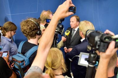 Statsminister Stefan Löfven holder pressekonferanse i forbindelse med at sensitive opplysninger er på avveie fra det svenske transporttilsynet.