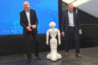 Konsernsjef Sigve Brekke og direktør for Telenor Bedrift, Ove Fredheim, lanserte nyheten om storsatsing på mobilitetsanalyser fra mobilnettet under Telenors arrangement «Future Lounge» under Arendalsuka.