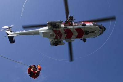 Fra fredag skal CHC Helikopter Service drive redningstjenesten på Florø med dette AS332L1 Super Puma awsar-helikopteret.