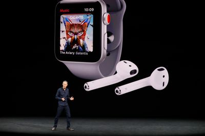 Jeff Williams, COO i Apple viste frem nye Apple Watch Series 3.