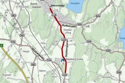 Den røde linjen markerer strekningen på fylkesveg 118 hvor forholdene skal legges til rette for myke trafikanter.