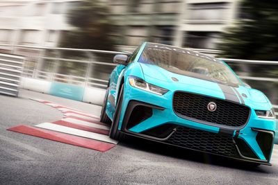 Like etter at Jaguar har startet I-Pace-leveransene om cirka et år fra nå, skal elbilen brukes i en supportserie til Formel E.