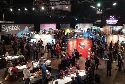 Expo-området på Javazone er til tider smekkfullt. Nå kan det bli aktuelt å flytte arrangementet ut av Oslo sentrum.