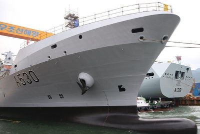 KNM Maud blir Forsvarets største skip noensinne. Men nå er leveransen fra Sør-Korea på nytt utsatt.