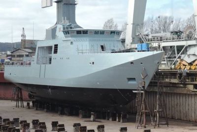 Det danske krigsskipet Lauge Koch ble bygget ved hjelp av nordkoreanske arbeidere på et verft i Polen.