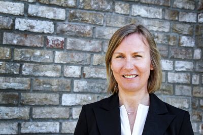 Assisterende direktør Elisabeth Aarsæther i Nkom mener bransjen ikke vil merke de helt store forskjellene med henne ved roret.