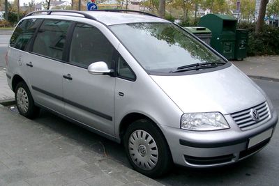 Volkswagen Sharan - 7-seter familiebil. Så å si uforandret siden lansering i 1995. Ny modell kommer først i 2010/2011.