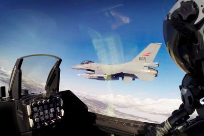 Dette bildet er hentet fra en video Luftforsvaret lagde i forbindelse med formasjonsflyging under Cold Response i 2014.