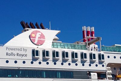 MS Stavangerfjord og MS Bergensfjord: Skiltet «Powered by Rolls-Royce» blir fjernet. De rene gassmotorene fra Bergen Engines byttes ut med finske Wärtsilä DF-motorer som kan gå på diesel når gassen er dyr og blande inn mer og mer gass etter hvert som prisen synker. LNG var fram til 2022 billigere enn diesel. 
