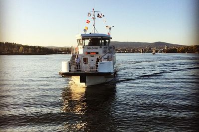 De små fergene som trafikkerer Oslo indre havn ble i 2017 lagt ut på anbud med krav om nullutslipp. Samlet går imidlertid ikke klimagassutslippene fra offentlige innkjøp ned.