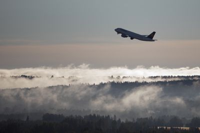 Lufthansa D-AIZH, Airbus A320-214 tar av fra Gardermoen mot München.